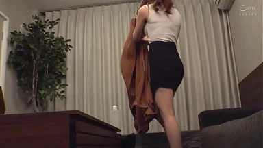 Khi tôi mời một chuyên viên thẩm mỹ đến nhà, cô ấy là một vẻ đẹp gợi cảm bất ngờ. Trong lúc mát-xa, tôi xoa vùng kín của cô và nhanh chóng đưa vào!